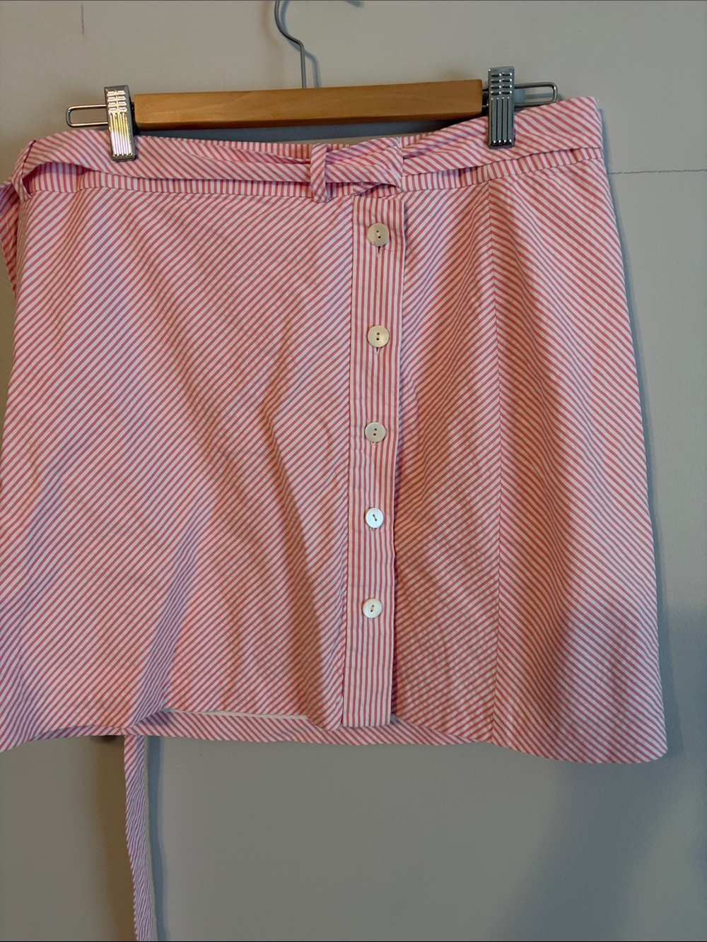 Vineyard Vines Pink Striped Button-Front Mini Skirt. 💯 cotton. Size 10. - Picture 2 of 5